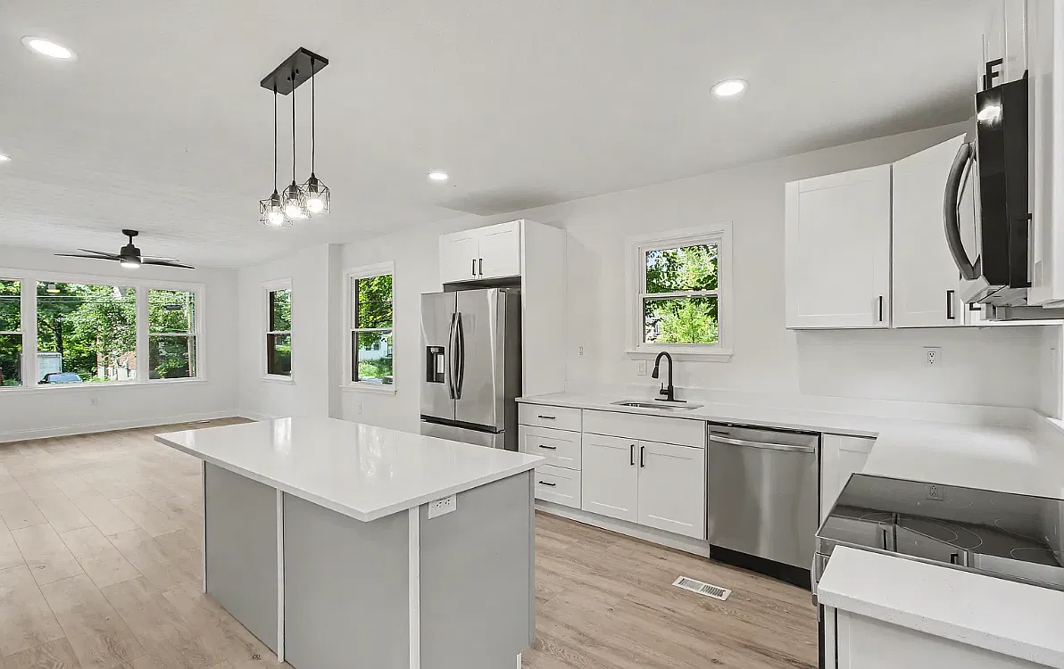 3 bed, 1420 sqft, $2,100 — Photo 4