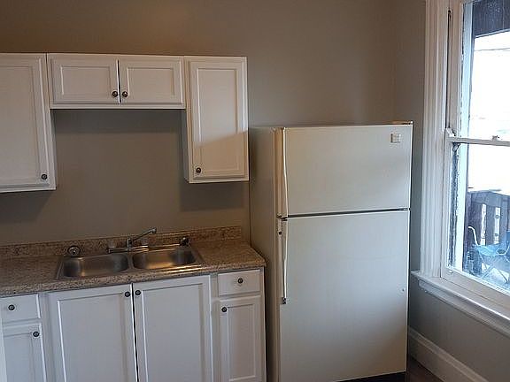 3rd image of 1256 Parkway Ave