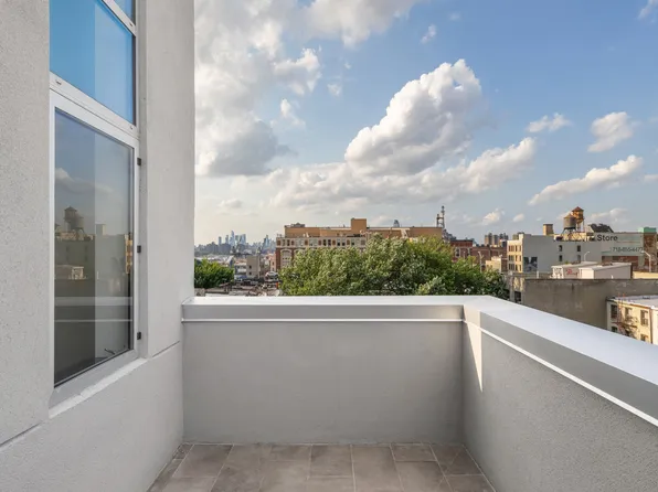 93 Waverly Avenue image 4 of 12