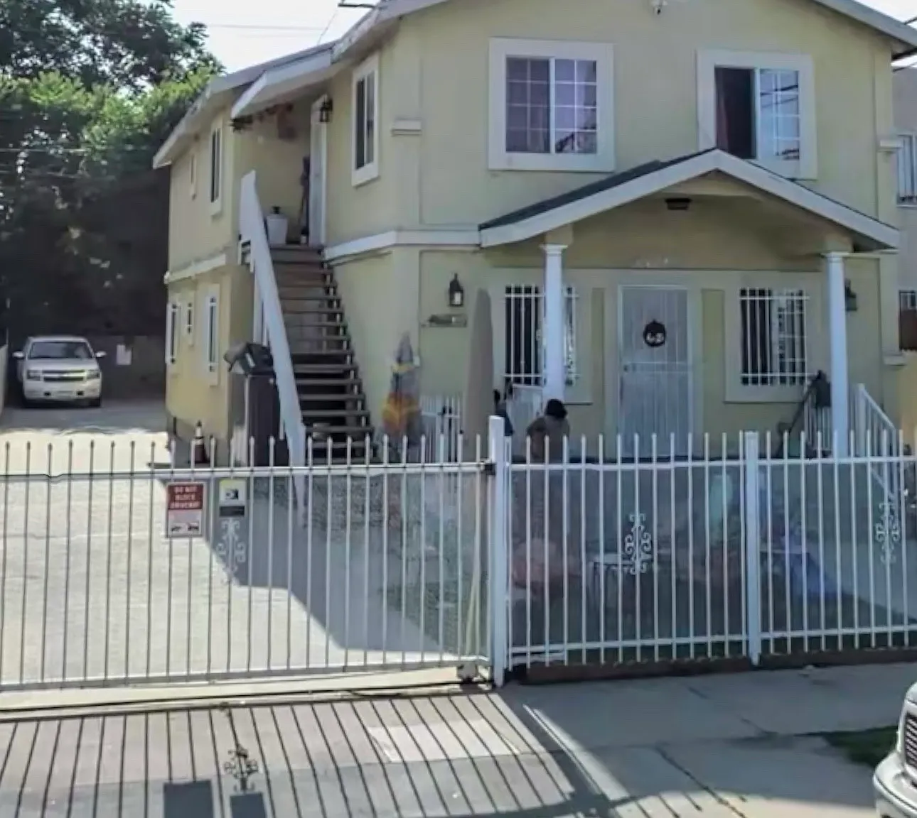 4 bed, 2400 sqft, $4,000 — Photo 1