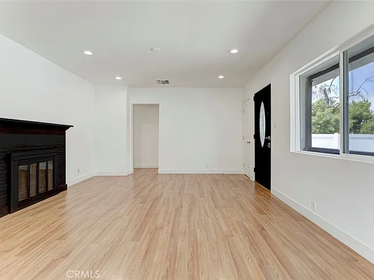 7737 Case Ave — Photo 4