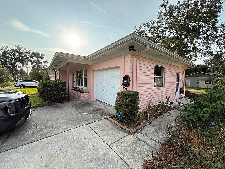 140 Sanchez Ave — Photo 2
