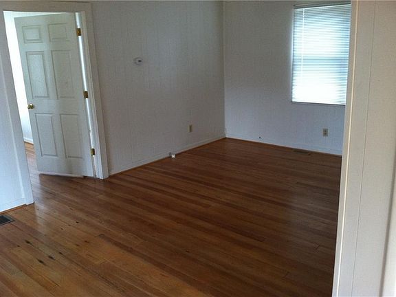 4th image of 4429 S Northeastern Ave