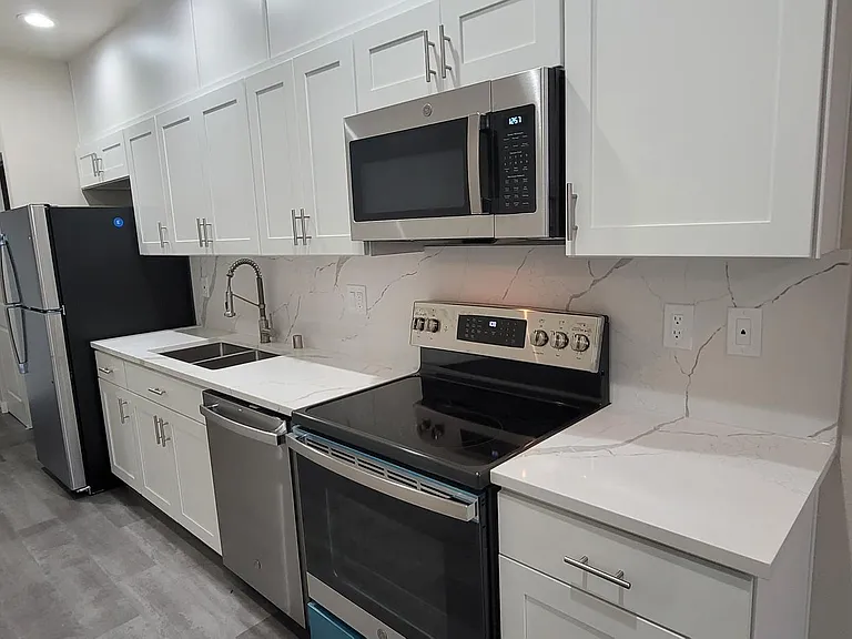 Main Place Apartments — Photo 11