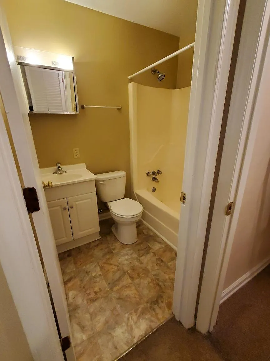 1727 Memorial Ave SW — Photo 4