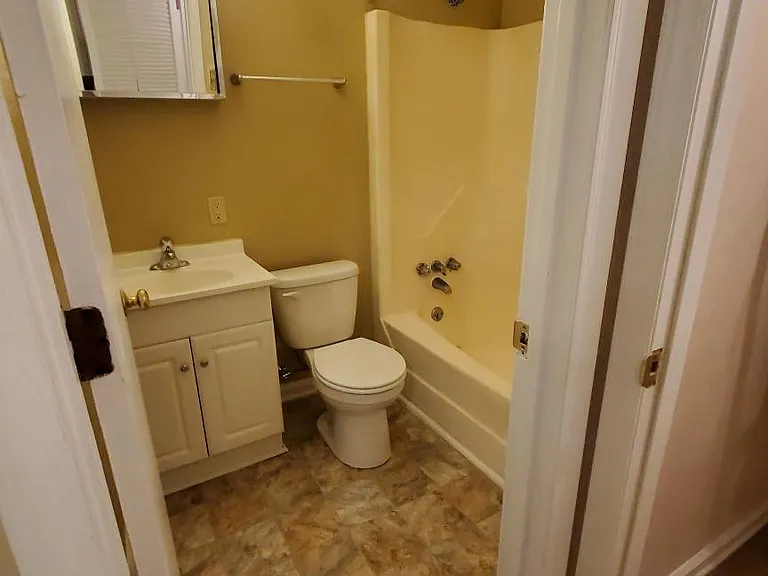 1727 Memorial Ave SW #11 — Photo 4