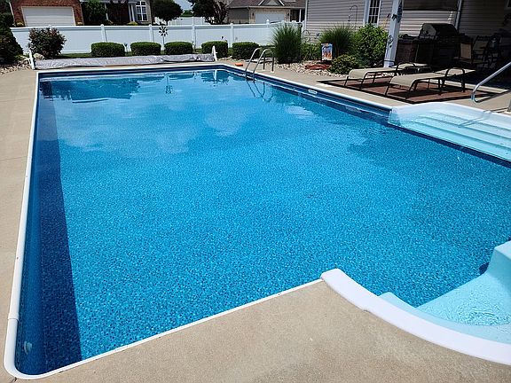 5th image of 300 Aberdeen Dr