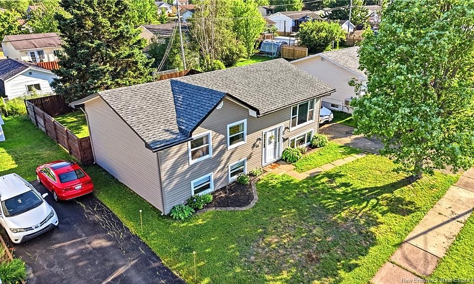 1st image of 65 Satinwood Dr