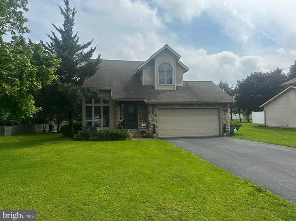 136 School Ln, Elizabethtown, PA 17022