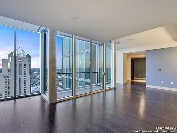4th image of 600 E Market St