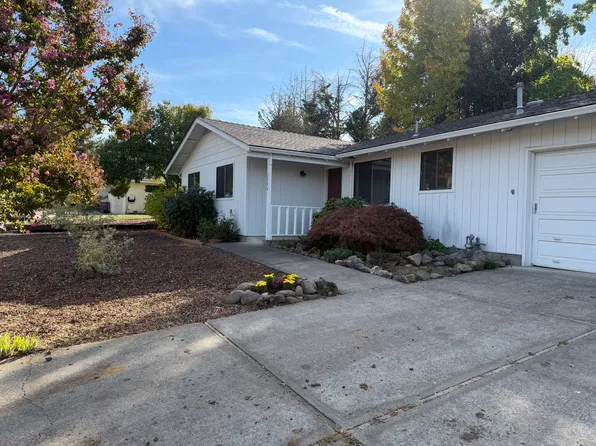 2994 Seckel St, Medford, OR 97504