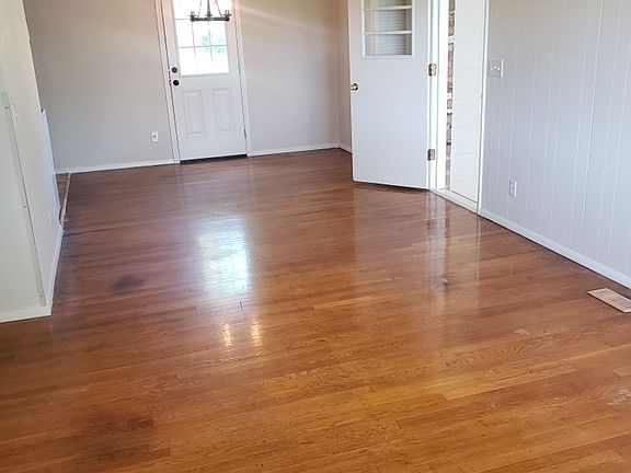 4th image of 111 Edgewood Dr