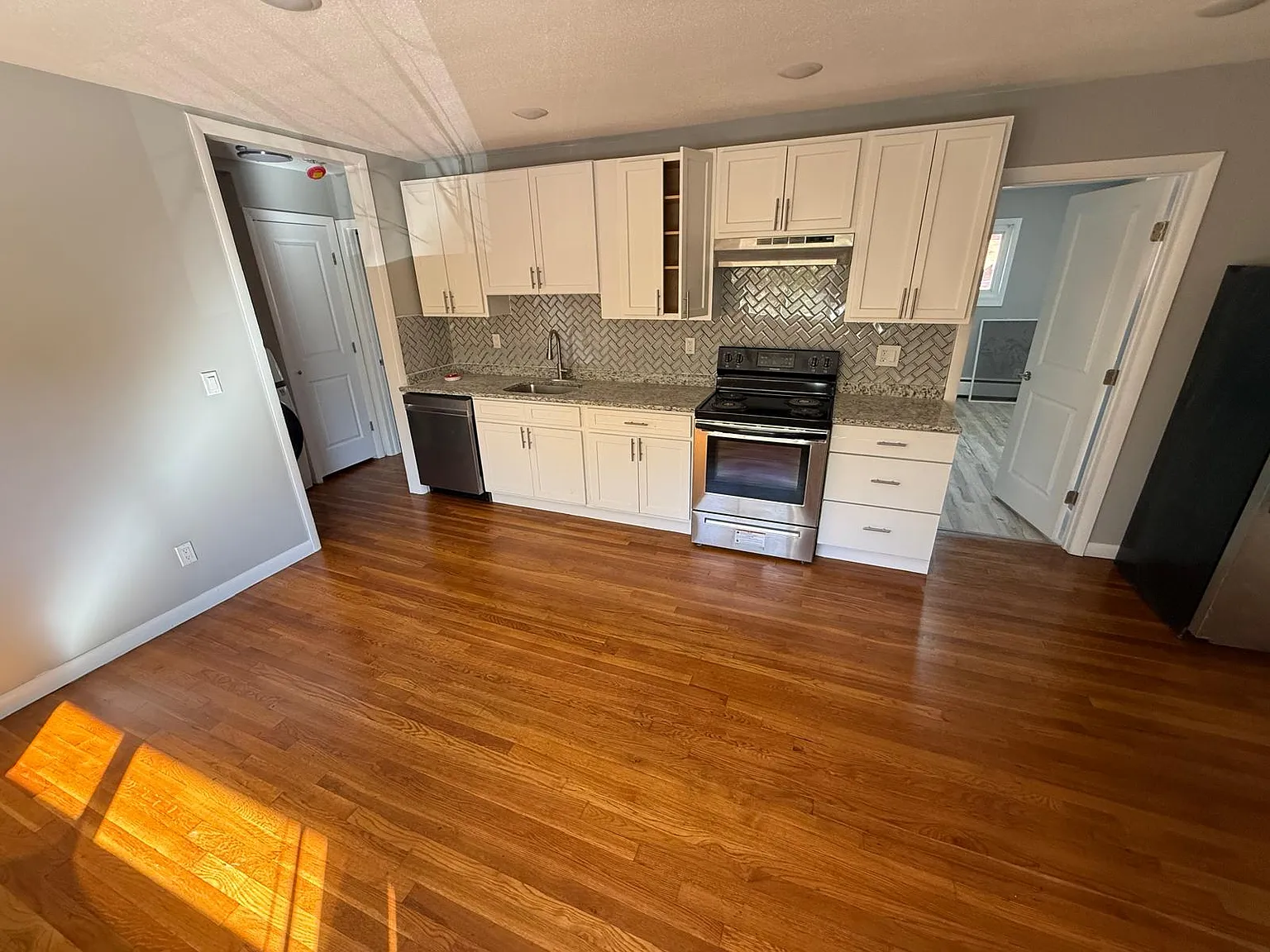 1 bed, $1,600 — Photo 4