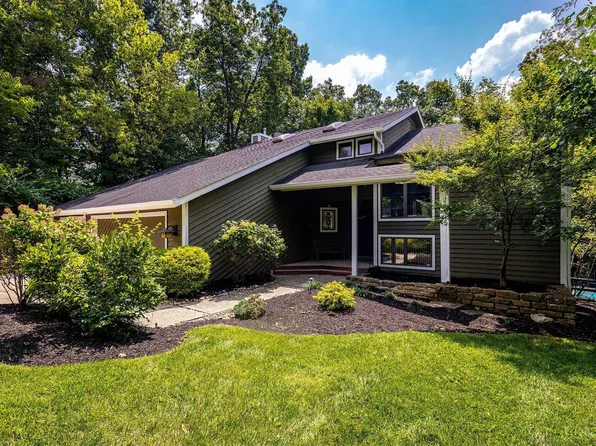 5863 Old Forest Ln, West Chester, OH 45069