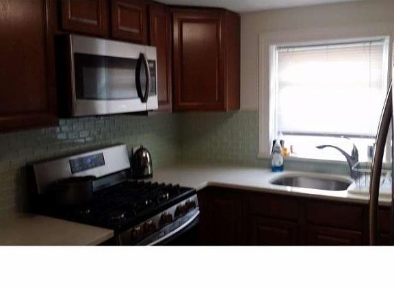 5th image of 934 New Market St APT 2R