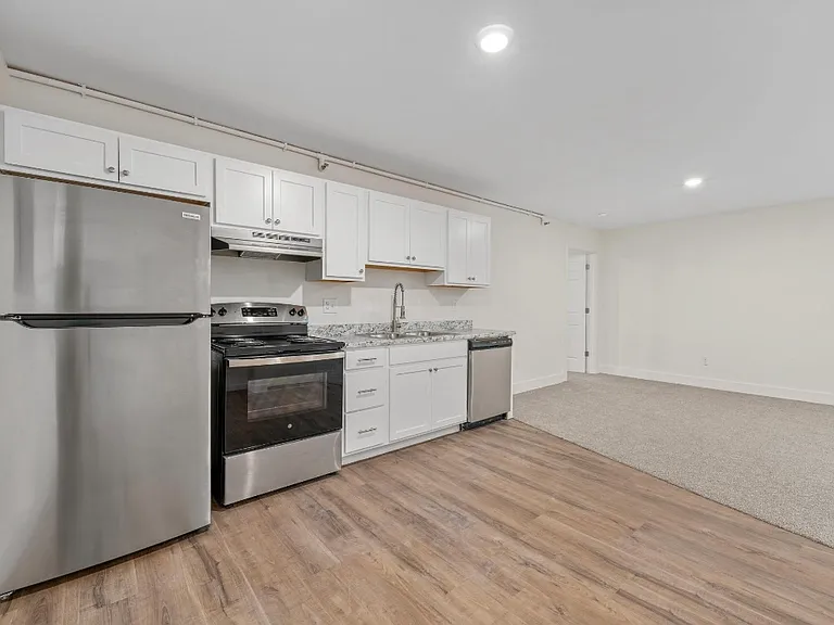 1001 E 16th St #5 — Photo 7
