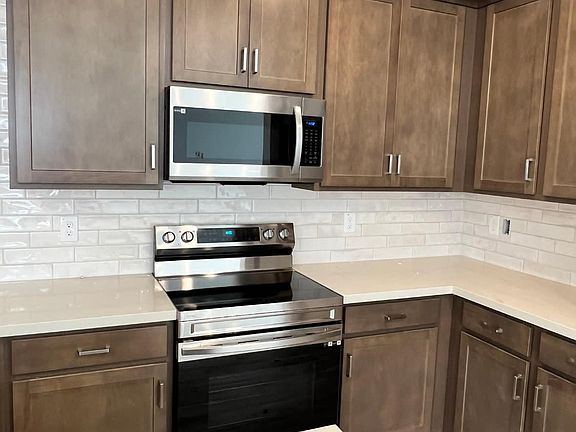 3rd image of 10625 W Wood St