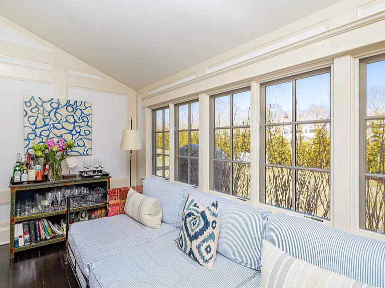 17 Wainscott Stone Rd — Photo 11