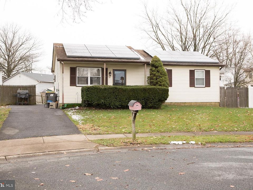 1st image of 28 Courtland Cir