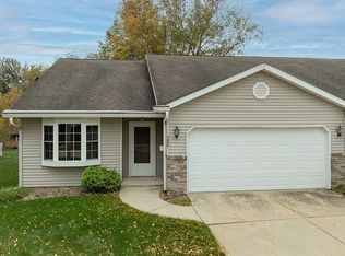 104 W Ridge Ct, La Porte City, IA 50651