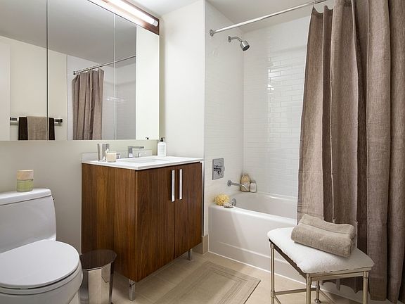 5th image of 480 Main St APT 22D
