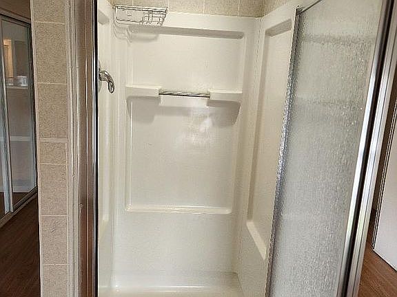 4th image of 923 Village Dr
