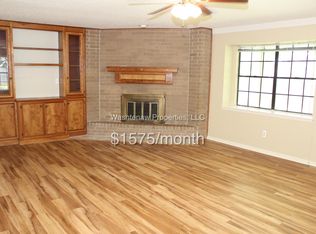 111 Mesquite St, Lake Jackson, TX 77566