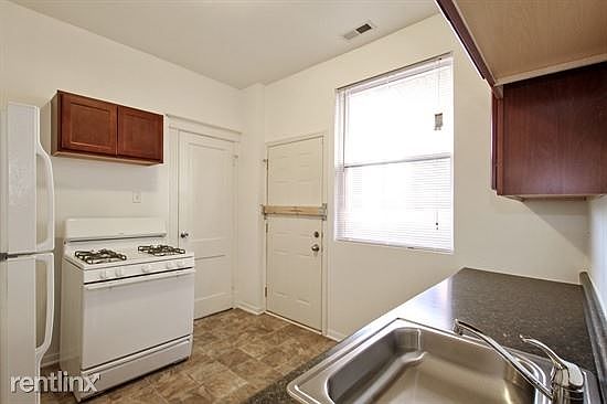 5658 S Peoria St Apartments Chicago Kitchen_01