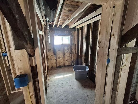 4th image of 105 N Frankfort St #2