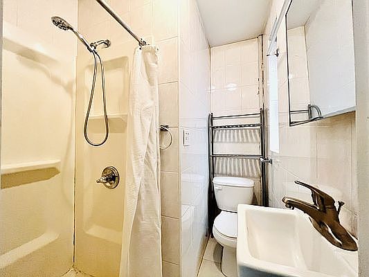 3rd image of 124 Mott St APT 29