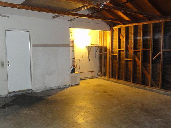 2 car garage with laundry hook up