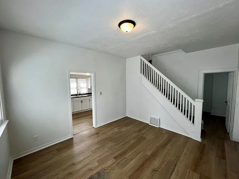 425 Birdsell St — Photo 5