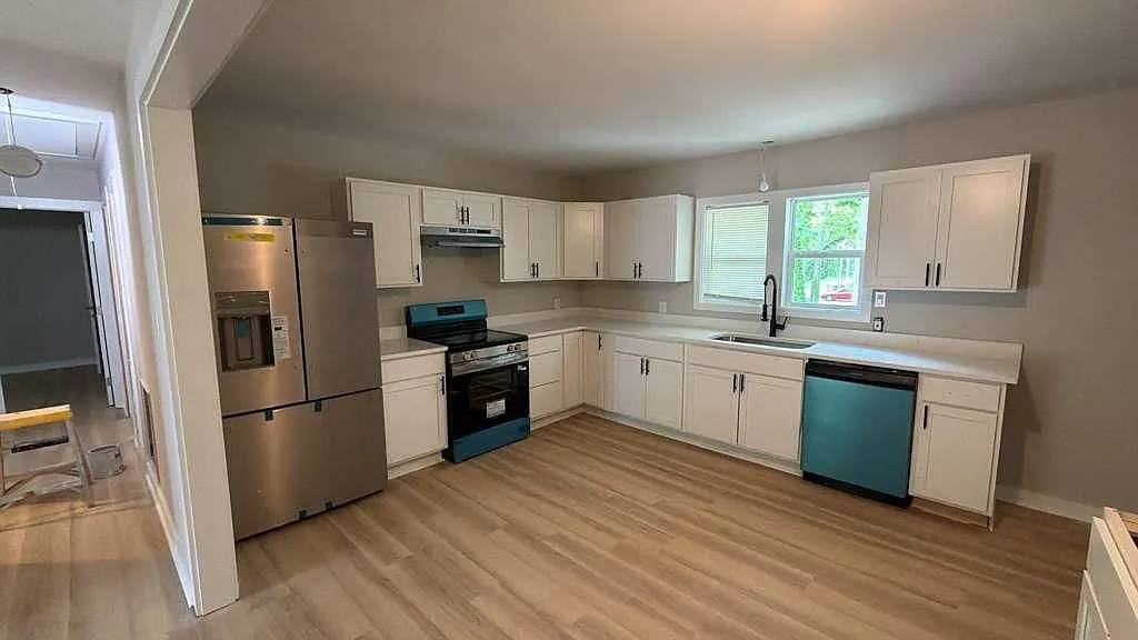 3 bed, 1.0 bath, 1000 sqft, $1,650 — Photo 1