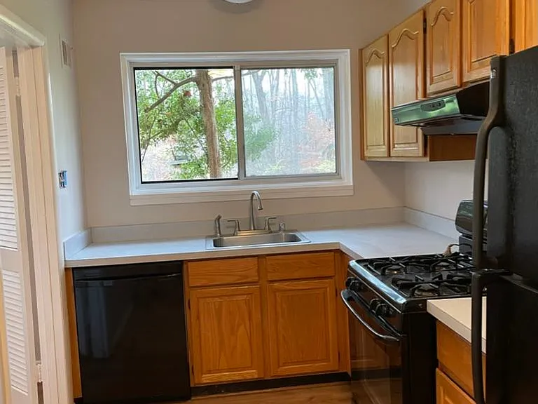 10649 Weymouth St #2 — Photo 8