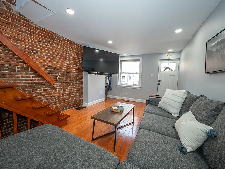 236 Wilder St — Photo 4