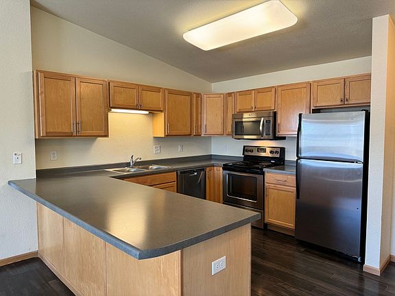 3rd image of 627 33rd Ave W #304