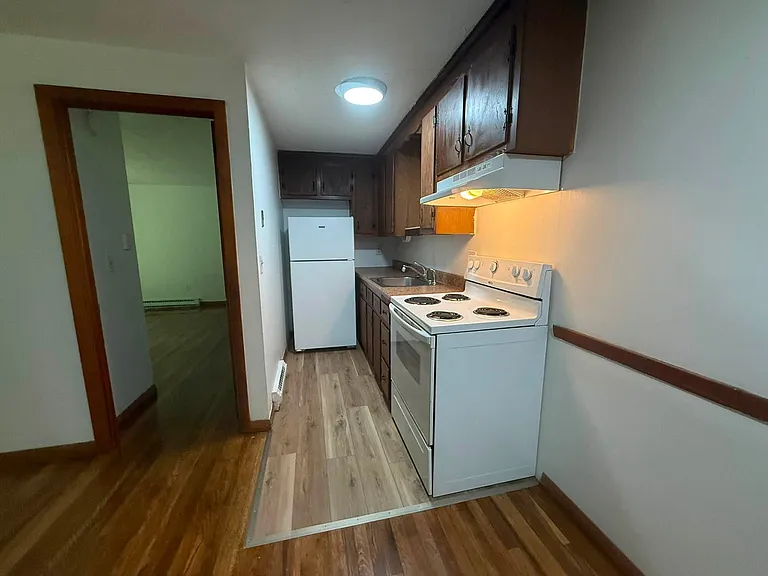 Eastbrook Apartments — Photo 4