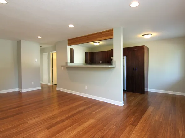 The Westland, 1530 SE Reedway St APT 10, Portland, OR 97202