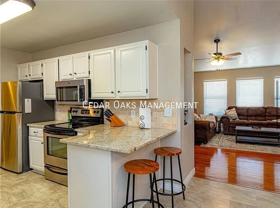 Wonderful 4 bedroom home minutes from Beaver Lake, Rogers — Photo 4