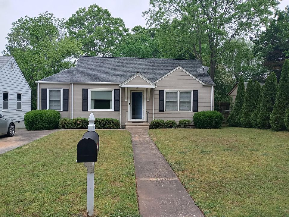 Front of house view. Look at the beautiful privacy shrubs to your right! And yes, lawn maintenance is already included in the rent price!