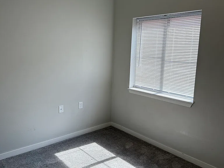 325 E College St #S — Photo 12