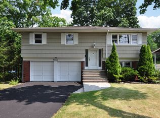 11 Maria Ln, Yonkers, NY 10710