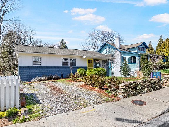 3rd image of 25 Ridgelawn Rd