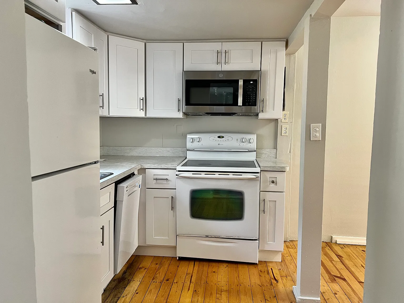 2 bed, 850 sqft, $1,450 — Photo 2