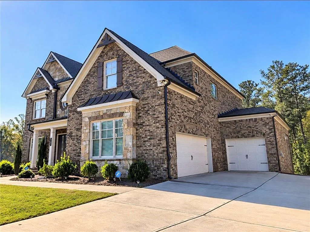 5 bed, 4.5 bath, 4546 sqft, $4,500 — Photo 2