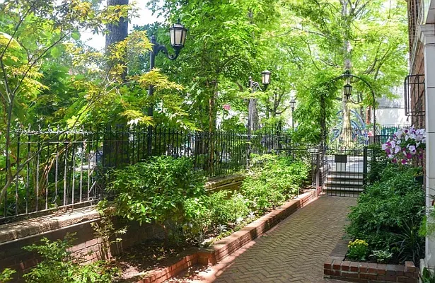 Rented by Compass | media 24