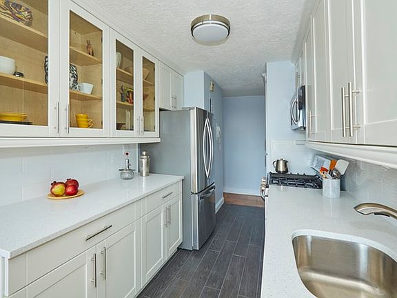 3rd image of 75 Henry St APT 12H