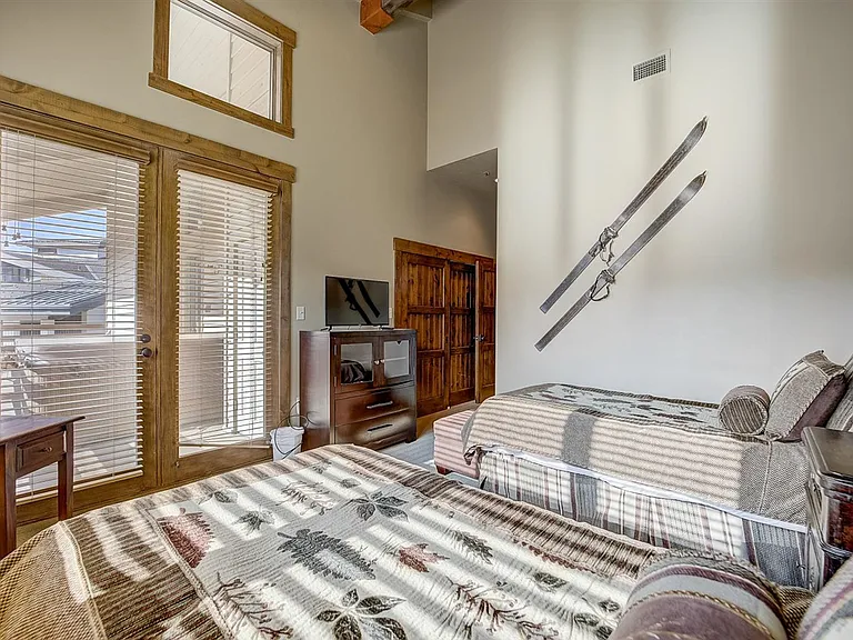 7580 Royal St E #32 — Photo 15