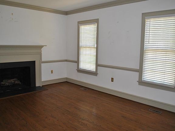 4th image of 309 W Burnette Ave