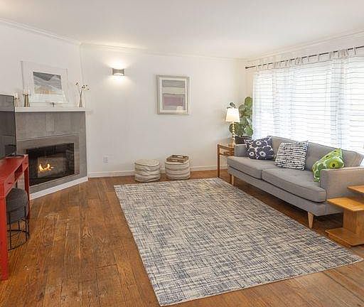 3rd image of 50 Billou Street